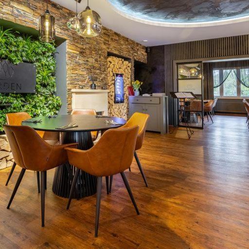 Garden Restaurant & Pension باردوبيتسه المظهر الخارجي الصورة
