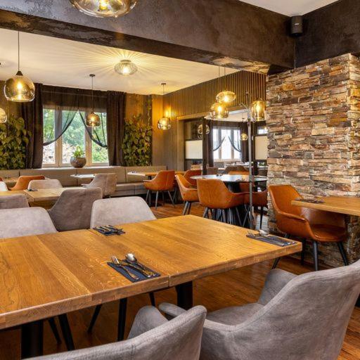 Garden Restaurant & Pension باردوبيتسه المظهر الخارجي الصورة