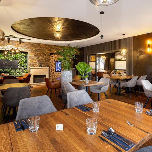 Garden Restaurant & Pension باردوبيتسه المظهر الخارجي الصورة