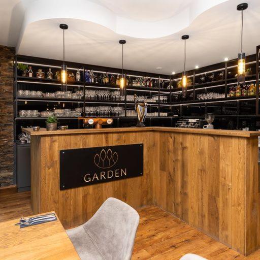 Garden Restaurant & Pension باردوبيتسه المظهر الخارجي الصورة
