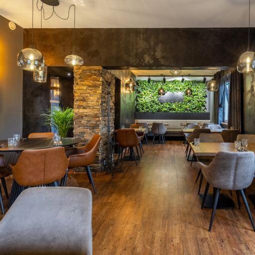 Garden Restaurant & Pension باردوبيتسه المظهر الخارجي الصورة
